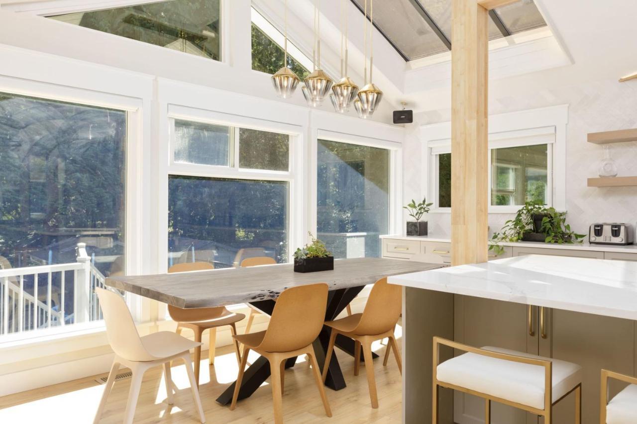 Beautiful Villa With Heated Pool Hot Tub By Forest North Vancouver Exterior photo