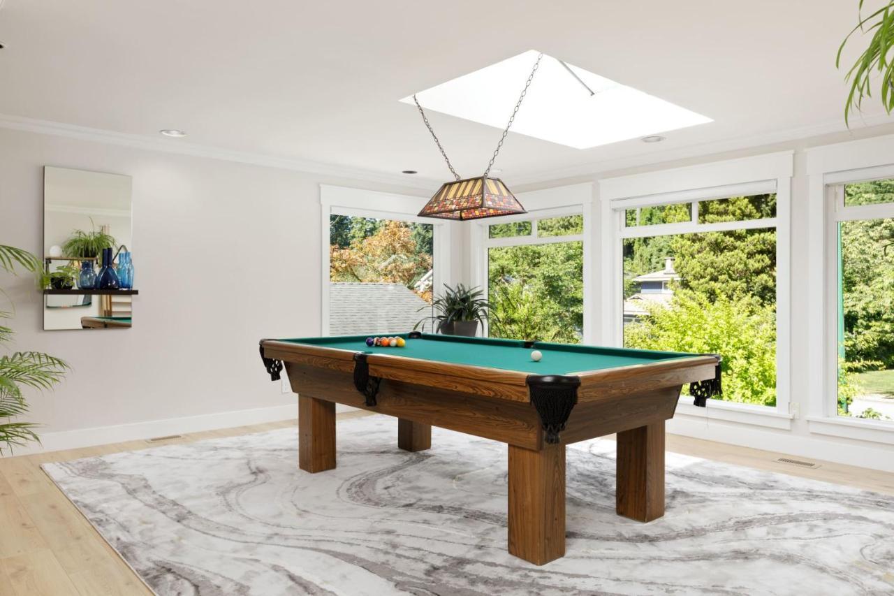 Beautiful Villa With Heated Pool Hot Tub By Forest North Vancouver Exterior photo
