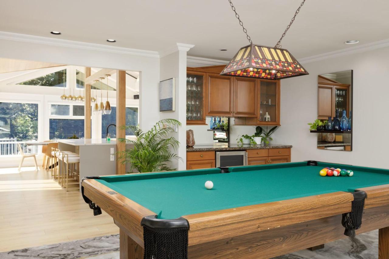 Beautiful Villa With Heated Pool Hot Tub By Forest North Vancouver Exterior photo