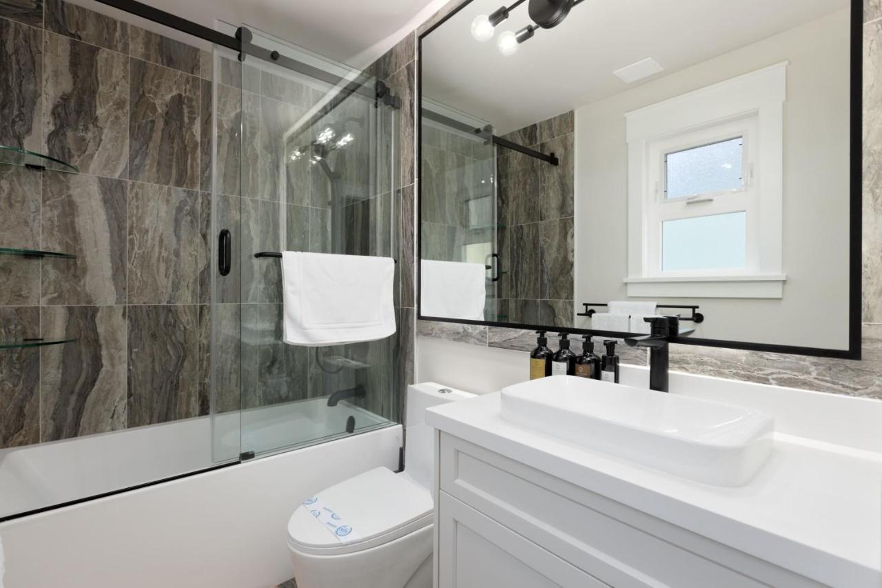 Beautiful Villa With Heated Pool Hot Tub By Forest North Vancouver Exterior photo